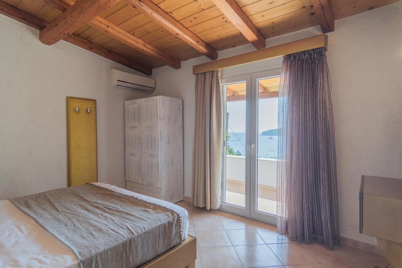 Villa Theodora View Apartments Polimnia Агиос Георгиос Пагон Екстериор снимка